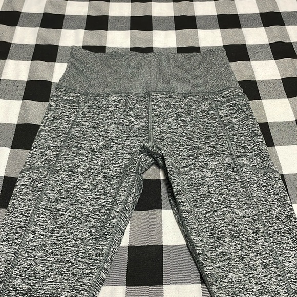 ATHLETA EXHALE STASH POCKET HEEL TIGHT SOFTLUXE Small Stretch Gray Black Legging - Picture 2 of 16